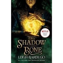 SHADOW AND BONE: A NETFLIX ORIGINAL SERIES PB  Γενικά