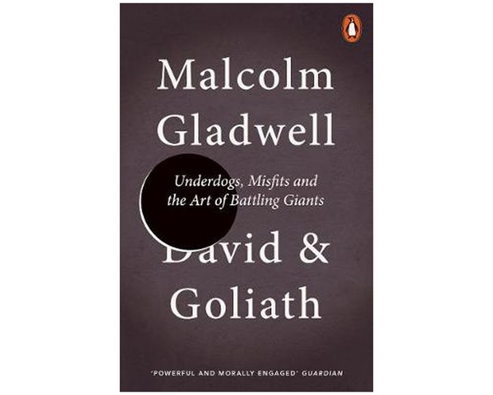PENGUIN ORANGE SPINES : DAVID   GOLIATH: UNDERDOGS, MISFITS AND THE ART OF BATTLING GIANTS PB A