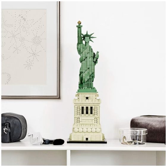 LEGO Architecture Statue of Liberty Building Set 1685 Pieces 21042