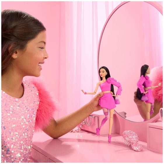 Mattel Barbie Deluxe Style Fashionistas Μελαχρινή Κούκλα HYV26