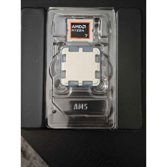 AMD CPU RYZEN 7 9700X TRAY, 8C/16T, 3.8-5.5GHz, CACHE 8MB L2+32MB L3, SOCKET AM5, GPU, TRAY, 1YW.