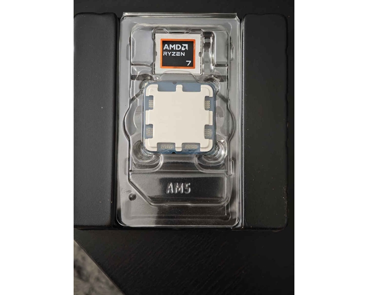 AMD CPU RYZEN 7 9700X TRAY, 8C/16T, 3.8-5.5GHz, CACHE 8MB L2+32MB L3, SOCKET AM5, GPU, TRAY, 1YW.